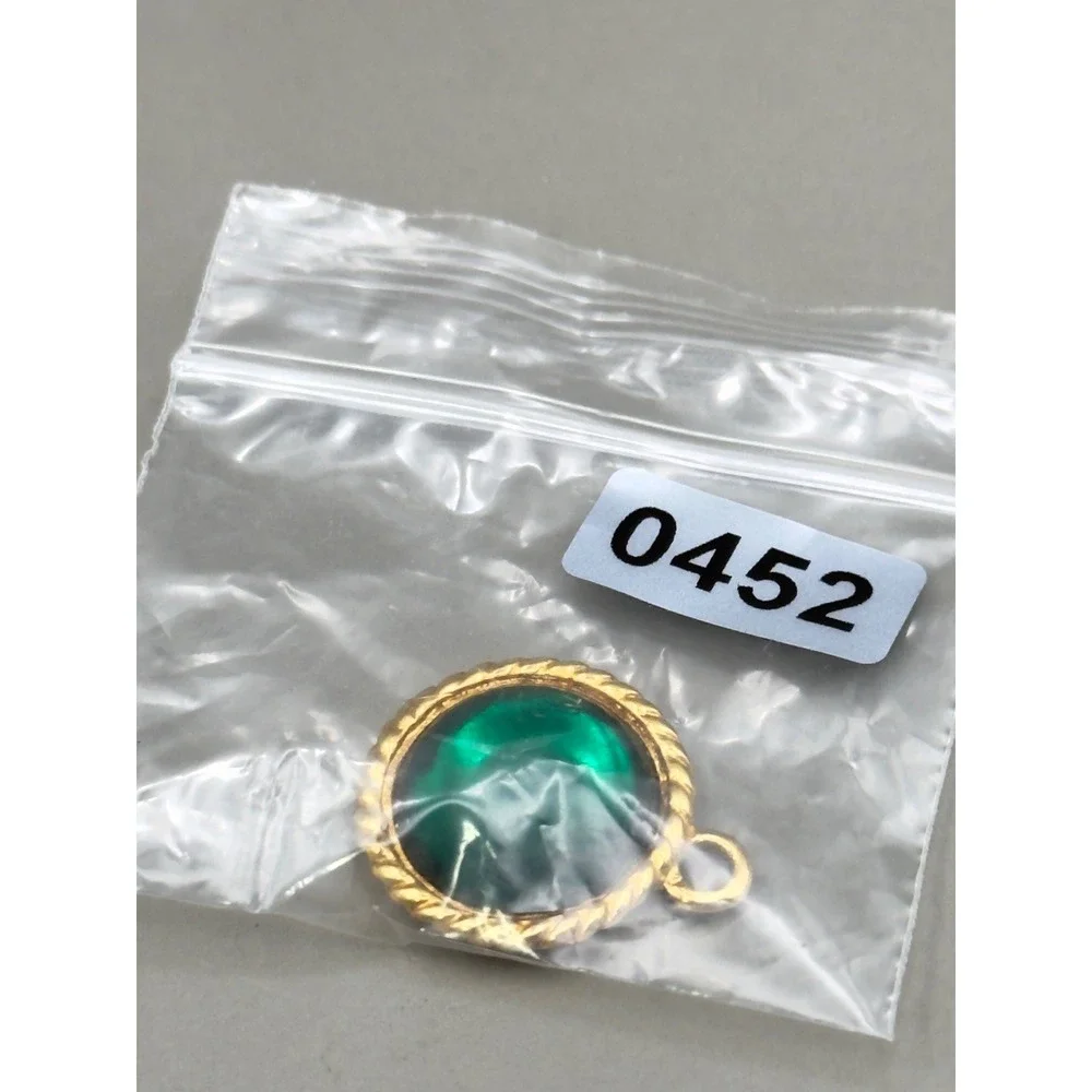 Gold Tone Green Cabochon Pendant Rope Twist Border Round Charm 0.75